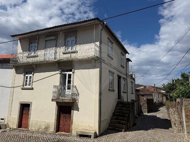 Moradia T4 à venda em Castelo Branco, Mogadouro RE/MAX Portugal