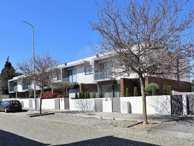Moradia T4 à venda em Castêlo da Maia, Maia RE/MAX Portugal