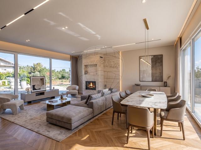 Moradia T4 à venda em Castro Daire, Castro Daire RE/MAX Portugal