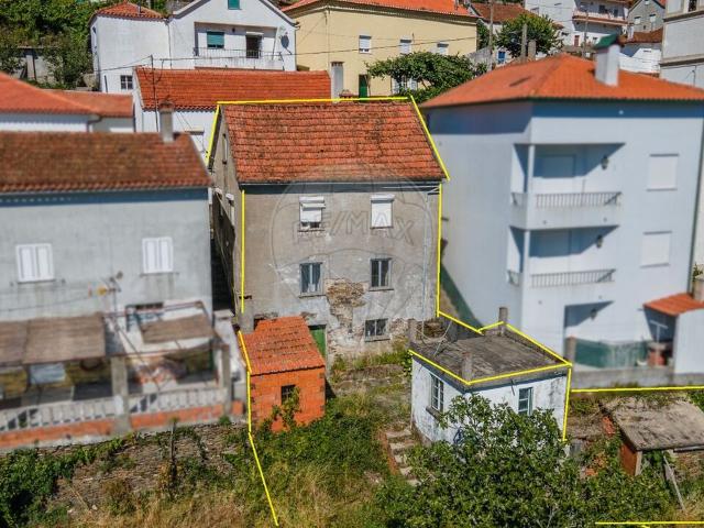 Moradia T4 à venda em Cerdeira e Moura da Serra, Arganil RE/MAX Portugal