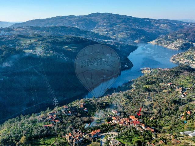Moradia T4 à venda em Cinfães