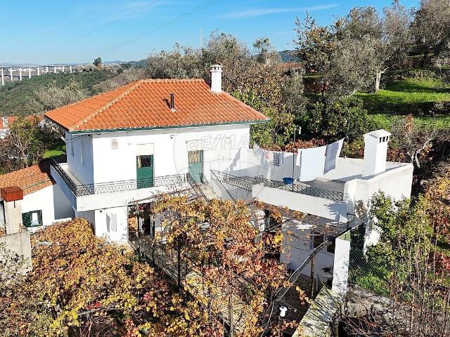 Moradia T4 à venda em Cumieira, Santa Marta de Penaguião RE/MAX Portugal