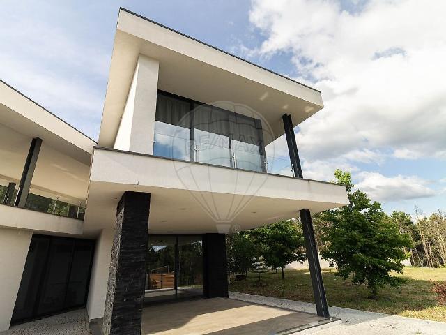 Moradia T4 à venda em Adoufe e Vilarinho de Samardã, Vila Real RE/MAX Portugal