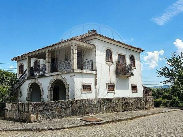 Moradia T4 à venda em Alvites, Mirandela RE/MAX Portugal