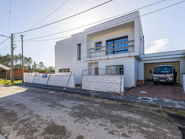 Moradia T4 à venda em Alcobaça