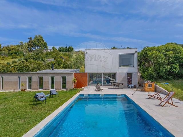 Moradia T4 à venda em Alenquer Santo Estêvão e Triana, Alenquer RE/MAX Portugal