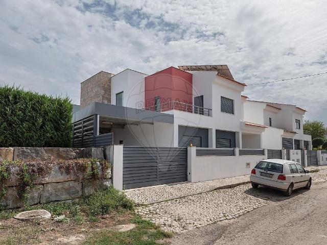 Moradia T4 à venda em Alfeizerão, Alcobaça RE/MAX Portugal