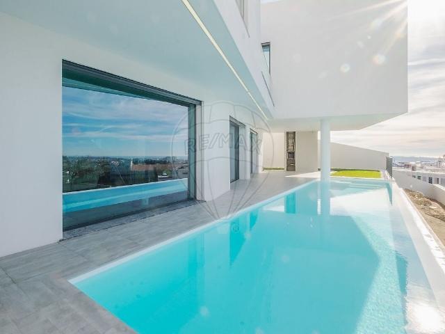 Moradia T4 à venda em Alfragide, Amadora RE/MAX Portugal