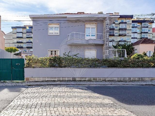 Moradia T4 à venda em Alhandra, São João dos Montes e Calhandriz, Vila Franca de Xira RE/MAX Portugal