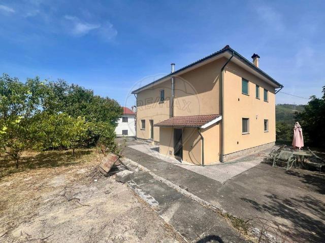 Moradia T4 à venda em Arcos de Valdevez