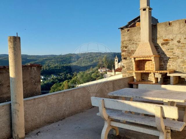 Moradia T4 à venda em Arganil