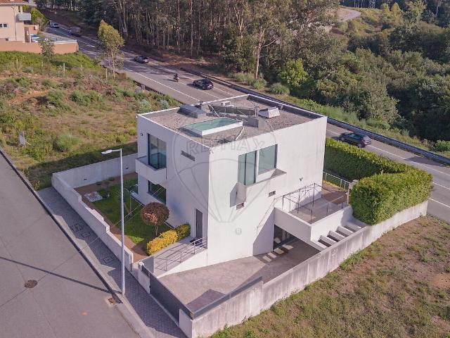 Moradia T4 à venda em Avintes, Vila Nova de Gaia RE/MAX Portugal