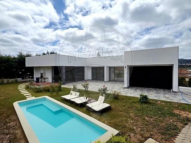 Moradia T4 à venda em Azueira e Sobral da Abelheira, Mafra RE/MAX Portugal