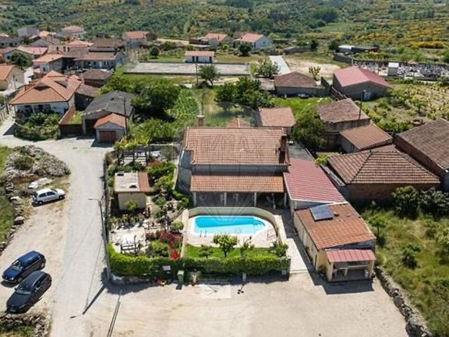 Moradia T4 à venda em Bouçoães, Valpaços RE/MAX Portugal