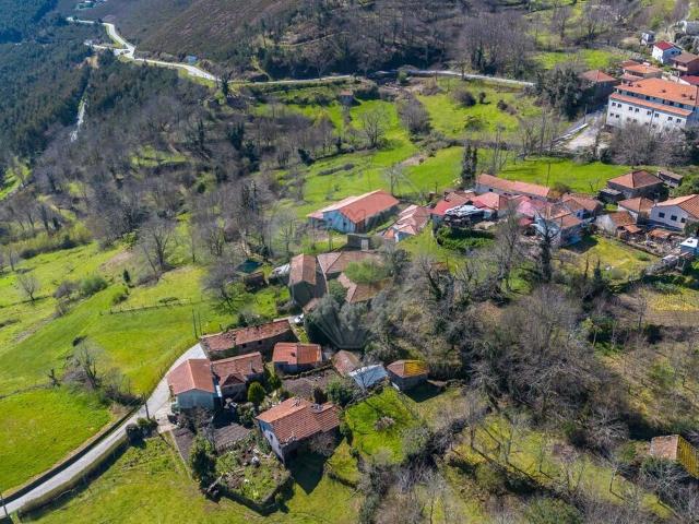 Moradia T4 à venda em Baião