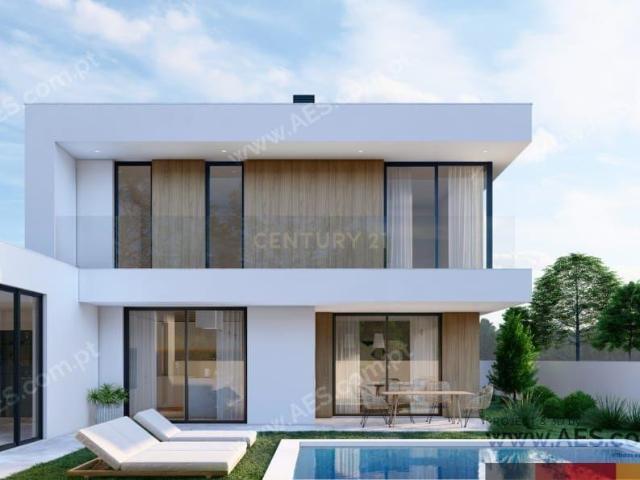 Moradia T4 à venda em Belverde – conforto, espaço e tranquilidade!