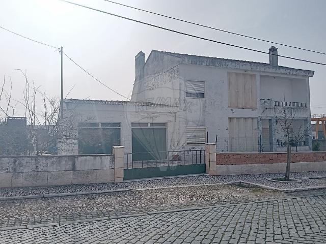 Moradia T4 à venda em Bencatel, Vila Viçosa RE/MAX Portugal