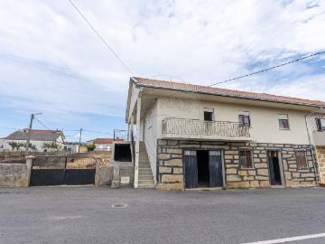 Moradia T4 à venda em Bragança