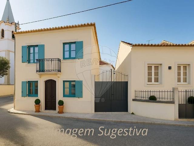Moradia T4 à venda em Brogueira, Parceiros de Igreja e Alcorochel, Torres Novas RE/MAX Portugal
