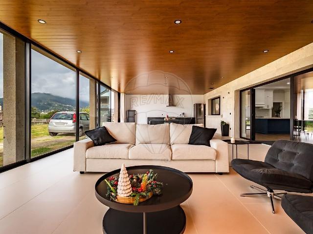 Moradia T4 à venda em Gondoriz, Arcos de Valdevez RE/MAX Portugal