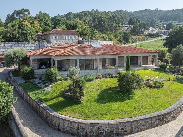 Moradia T4 à venda em Galegos, Póvoa de Lanhoso RE/MAX Portugal
