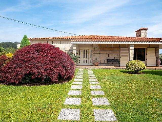 Moradia T4 à venda em Guardizela, Guimarães RE/MAX Portugal