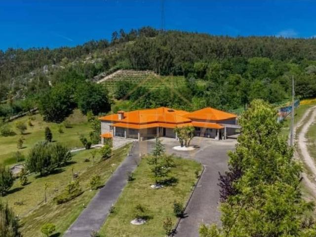 Moradia T4 à venda em Guimarães