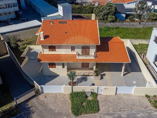 Moradia T4 à venda em Gulpilhares e Valadares, Vila Nova de Gaia RE/MAX Portugal