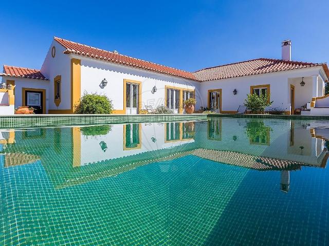 Moradia T4 à venda em Dois Portos e Runa, Torres Vedras RE/MAX Portugal