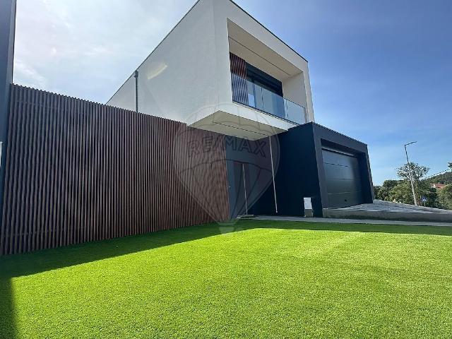 Moradia T4 à venda em Eiras e São Paulo de Frades, Coimbra RE/MAX Portugal