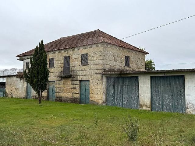Moradia T4 à venda em Eiras, São Julião de Montenegro e Cela, Chaves RE/MAX Portugal