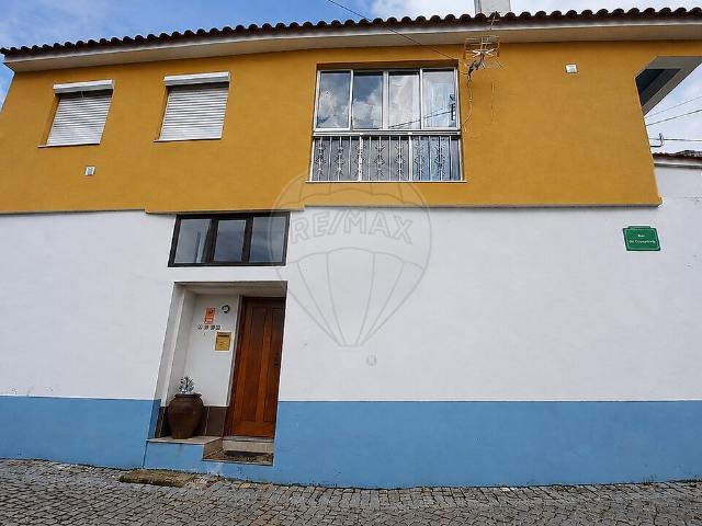 Moradia T4 à venda em Ervedosa do Douro, São João da Pesqueira RE/MAX Portugal