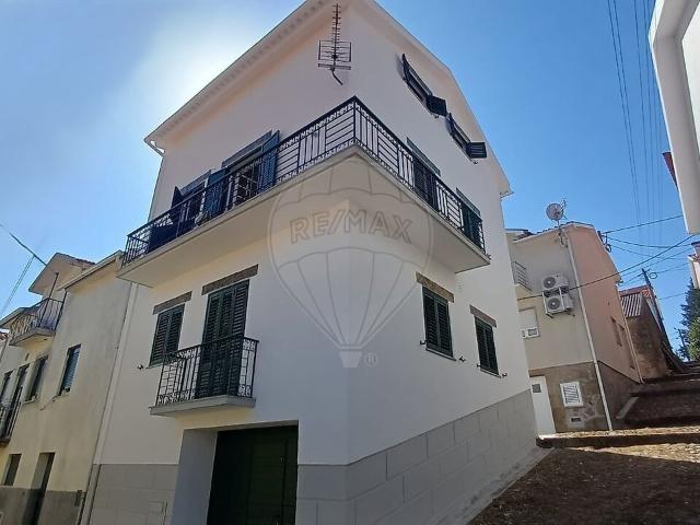 Moradia T4 à venda em Folgosinho, Gouveia RE/MAX Portugal