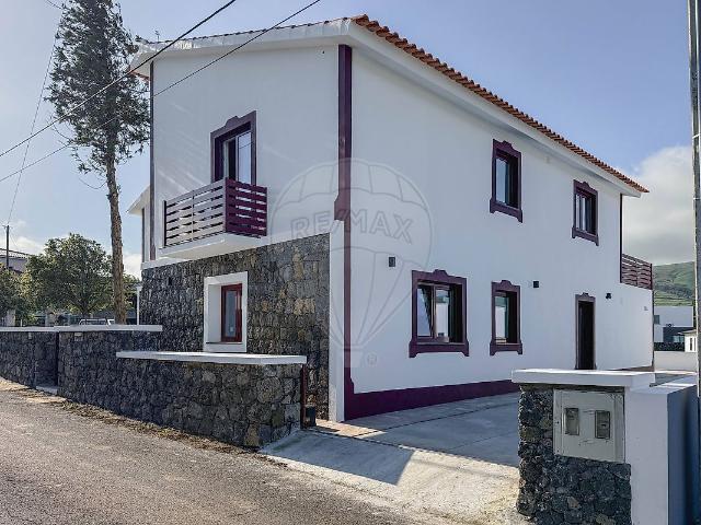 Moradia T4 à venda em Fonte do Bastardo, Praia da Vitória RE/MAX Portugal