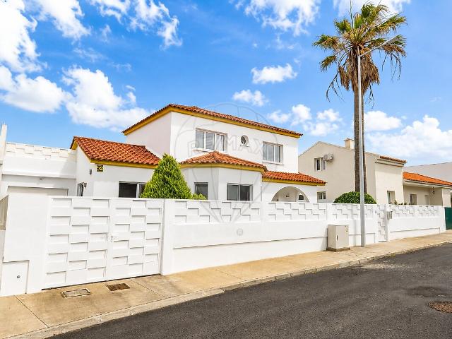 Moradia T4 à venda em Fajã de Baixo, Ponta Delgada RE/MAX Portugal