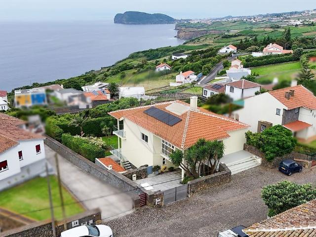 Moradia T4 à venda em Feteira, Angra do Heroísmo RE/MAX Portugal