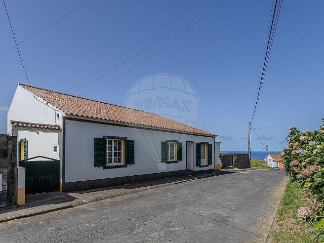 Moradia T4 à venda em Fenais da Ajuda, Ribeira Grande RE/MAX Portugal