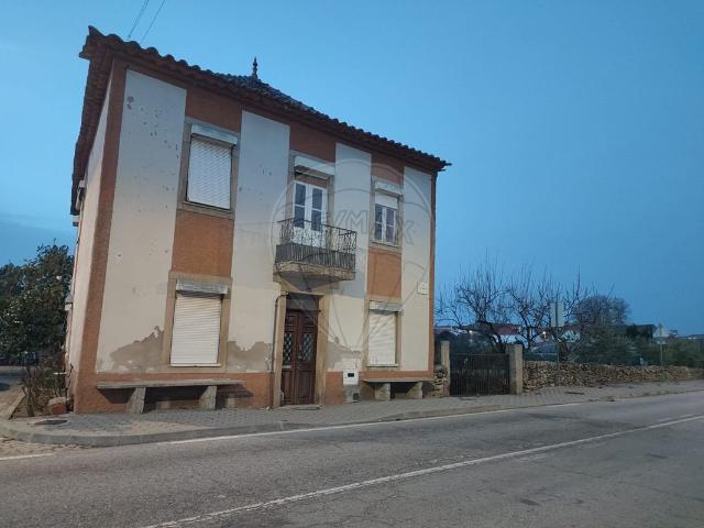Moradia T4 à venda em Figueira de Castelo Rodrigo