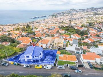 Moradia T4 à venda em Funchal