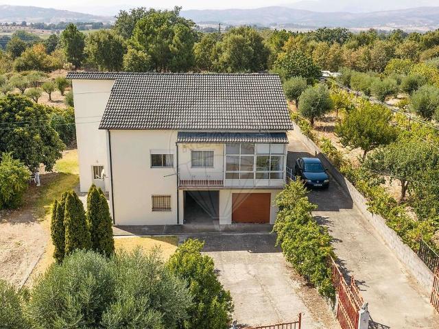 Moradia T4 à venda em Fundão, Valverde, Donas, Aldeia de Joanes e Aldeia Nova do Cabo, Fundão RE/MAX Portugal