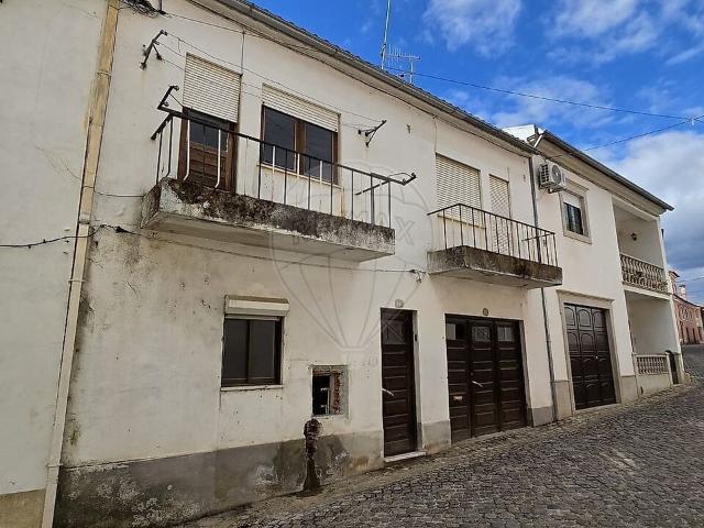 Moradia T4 à venda em Fundão, Valverde, Donas, Aldeia de Joanes e Aldeia Nova do Cabo, Fundão RE/MAX Portugal