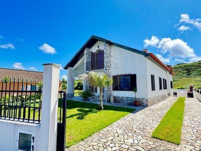 Moradia T4 à venda em Horta Conceição, Horta RE/MAX Portugal