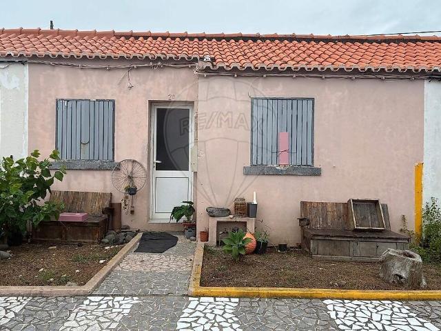 Moradia T4 à venda em Horta Angústias, Horta RE/MAX Portugal