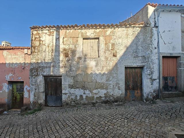 Moradia T4 à venda em Idanha a Nova
