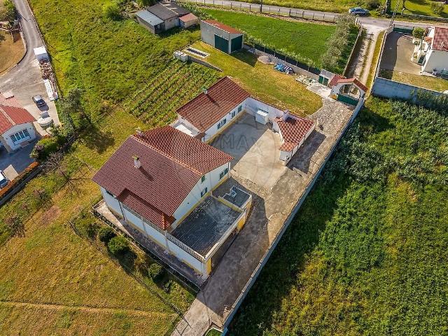 Moradia T4 à venda em Juncal, Porto de Mós RE/MAX Portugal