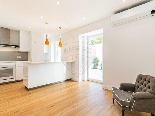 Moradia T4 à venda em Olivais, Lisboa RE/MAX Portugal