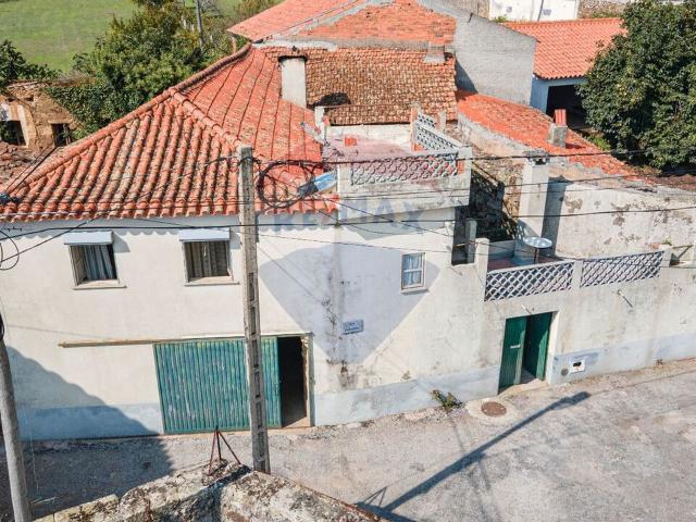 Moradia T4 à venda em Oliveira do Hospital