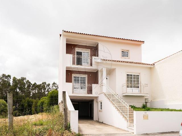 Moradia T4 à venda em Oliveirinha, Aveiro RE/MAX Portugal