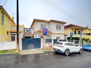 Moradia T4 à venda em Loures