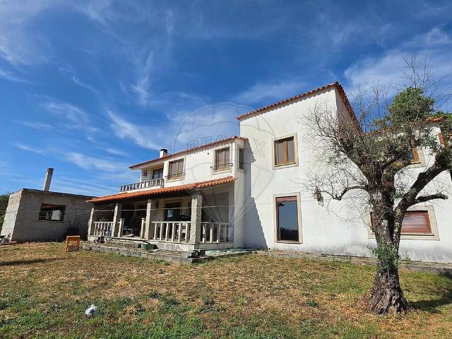 Moradia T4 à venda em Lagares da Beira, Oliveira do Hospital RE/MAX Portugal